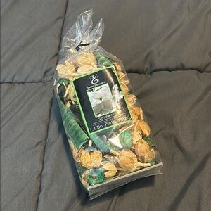 Gardenia Scented Mix - Green and Cream